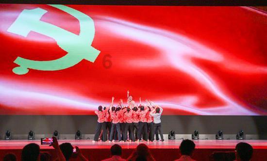 武汉父子用毒镖射杀100多只狗，牟利2万多元，他们的行为是否涉嫌违法？游戏画面